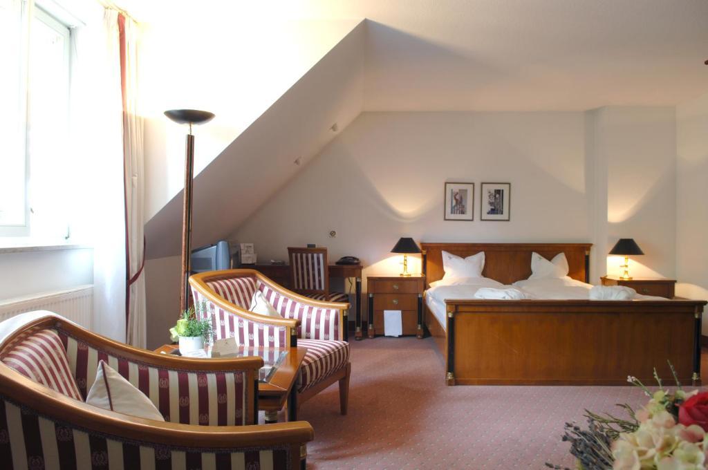 Hotel Gasthof Der Krug Stegaurach Zimmer foto